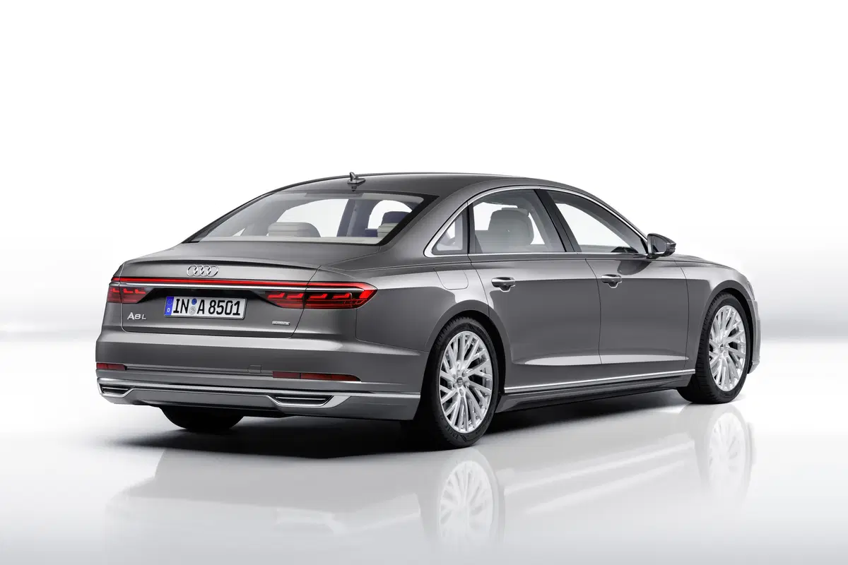Audi A8 (2017-->>) (34)