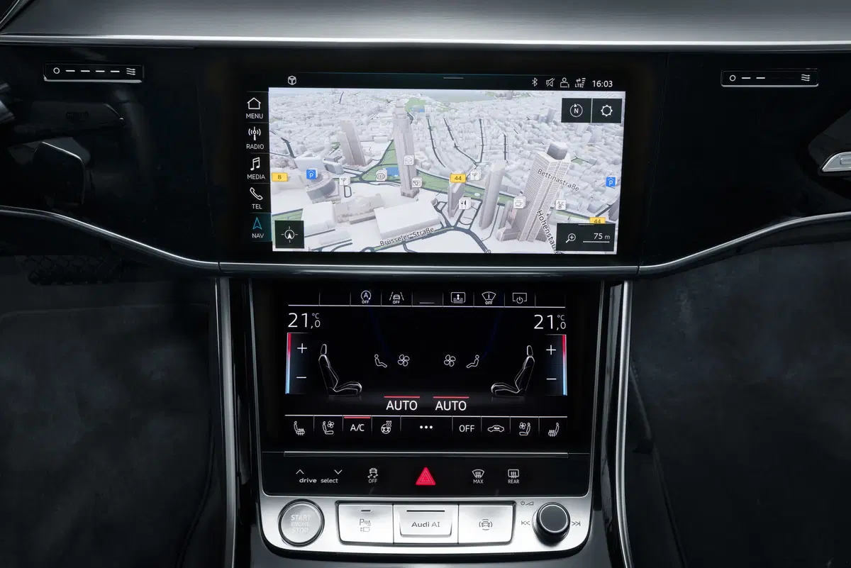 Audi A8 (2017-->>) (43)