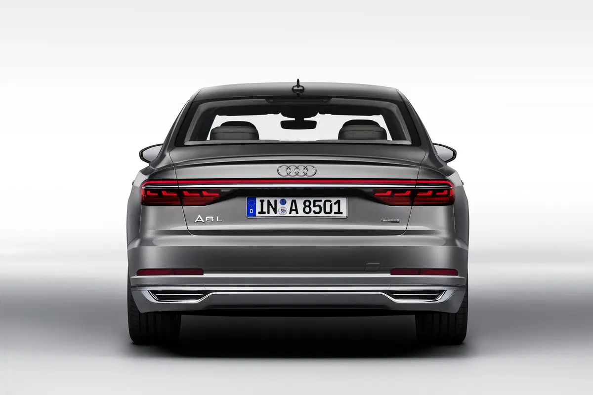 Audi A8 (2017-->>) (31)