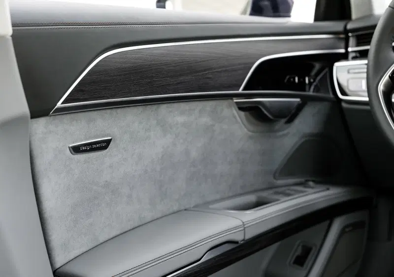 Audi A8 (2017-->>) (45)