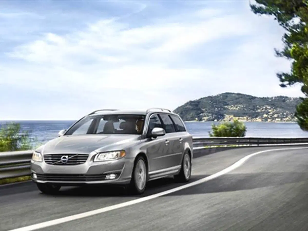 Volvo V70 D2 Powershift Summum (2)