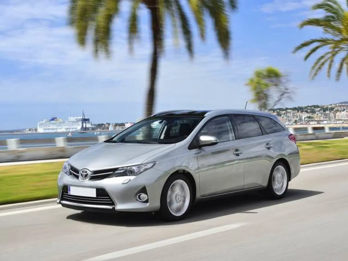 Toyota Auris Station Wagon 1.D-4D Lounge