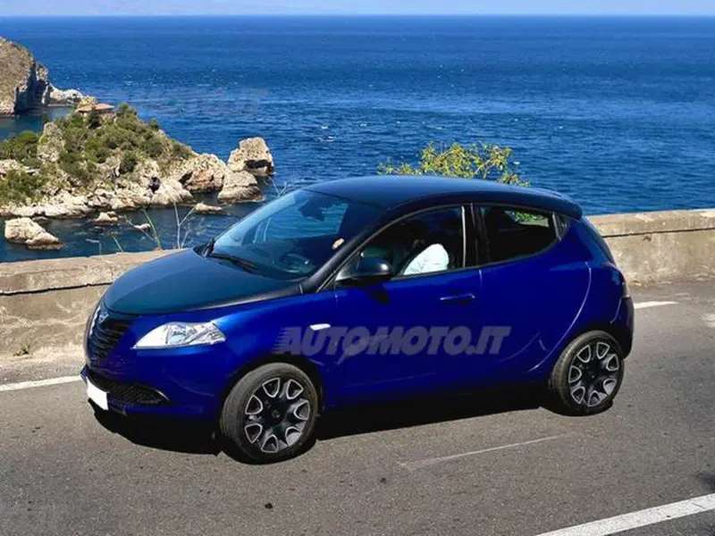 Lancia Ypsilon 0.9 TwinAir 85 CV 5 porte S&S S Momodesign