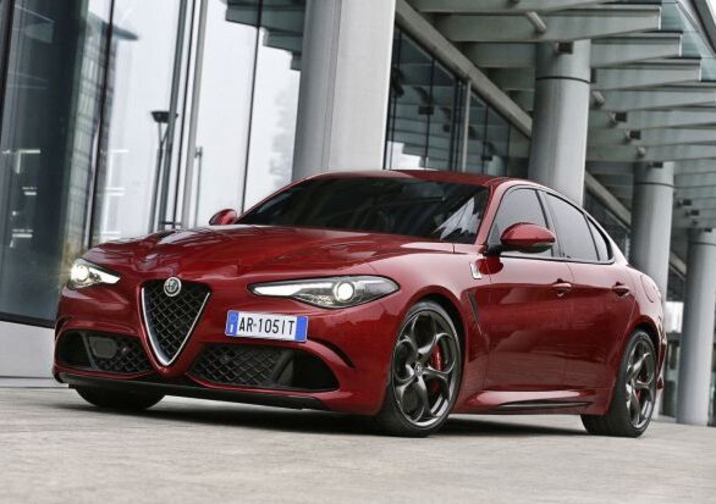 Alfa Romeo: una Giulia ibrida per gli States?