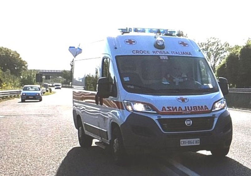 Ambulanza in autostrada, come comportarsi 