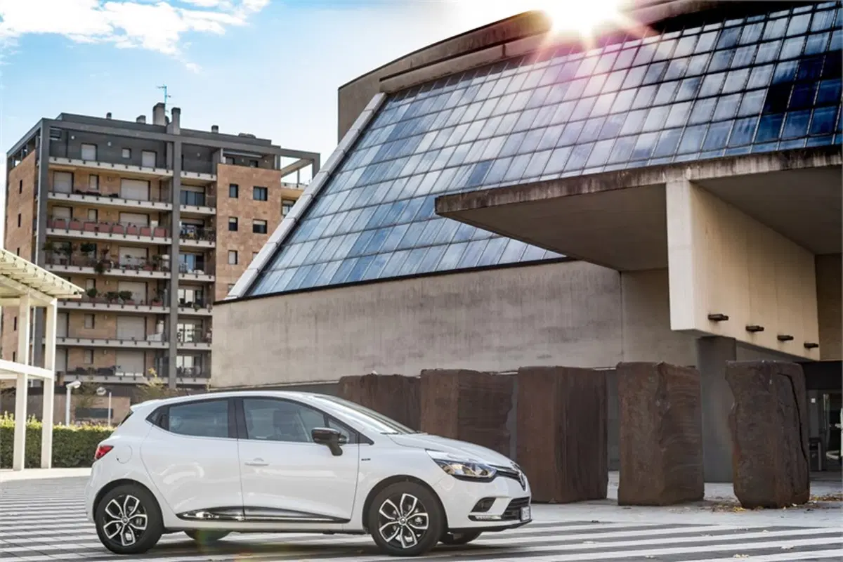 Renault Clio, la nuova Duel Collection debutta in passerella (4)