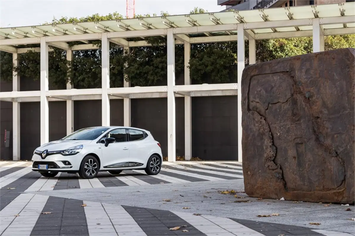 Renault Clio, la nuova Duel Collection debutta in passerella (5)