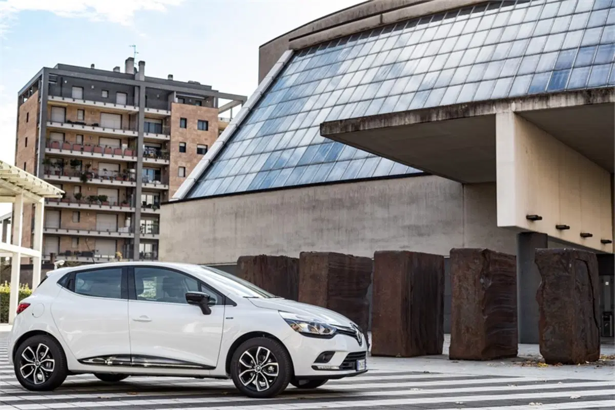 Renault Clio, la nuova Duel Collection debutta in passerella (14)