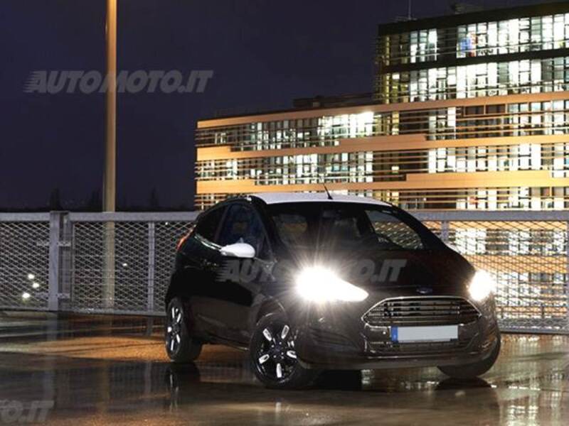 Ford Fiesta 1.0 EcoBoost 100CV 5 porte Pow. Black & White Edition