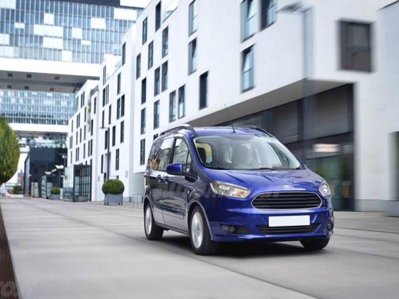 Ford Tourneo Courier 1.6 TDCI 95 CV Titanium 