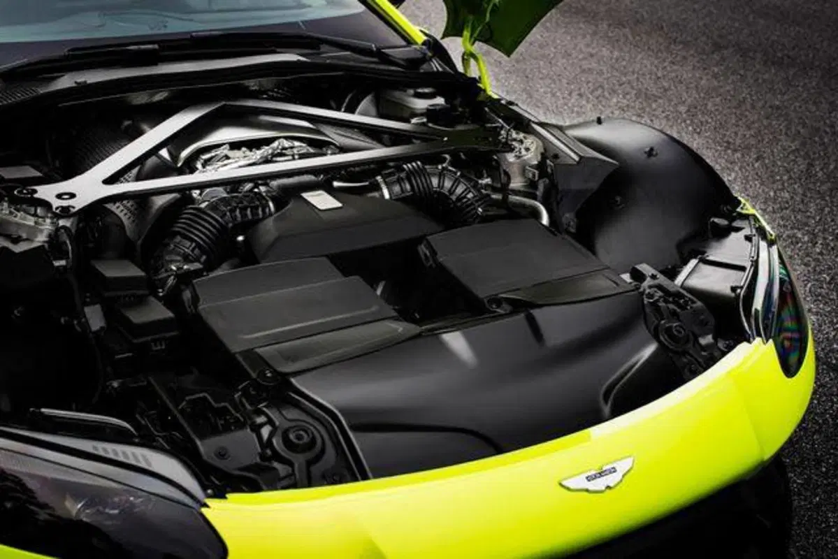 Aston Martin Vantage ecco la nuova coupé inglese 