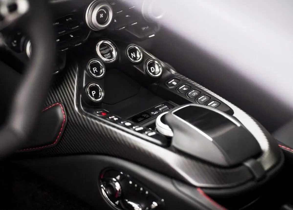 Aston Martin Vantage ecco la nuova coupé inglese  (4)