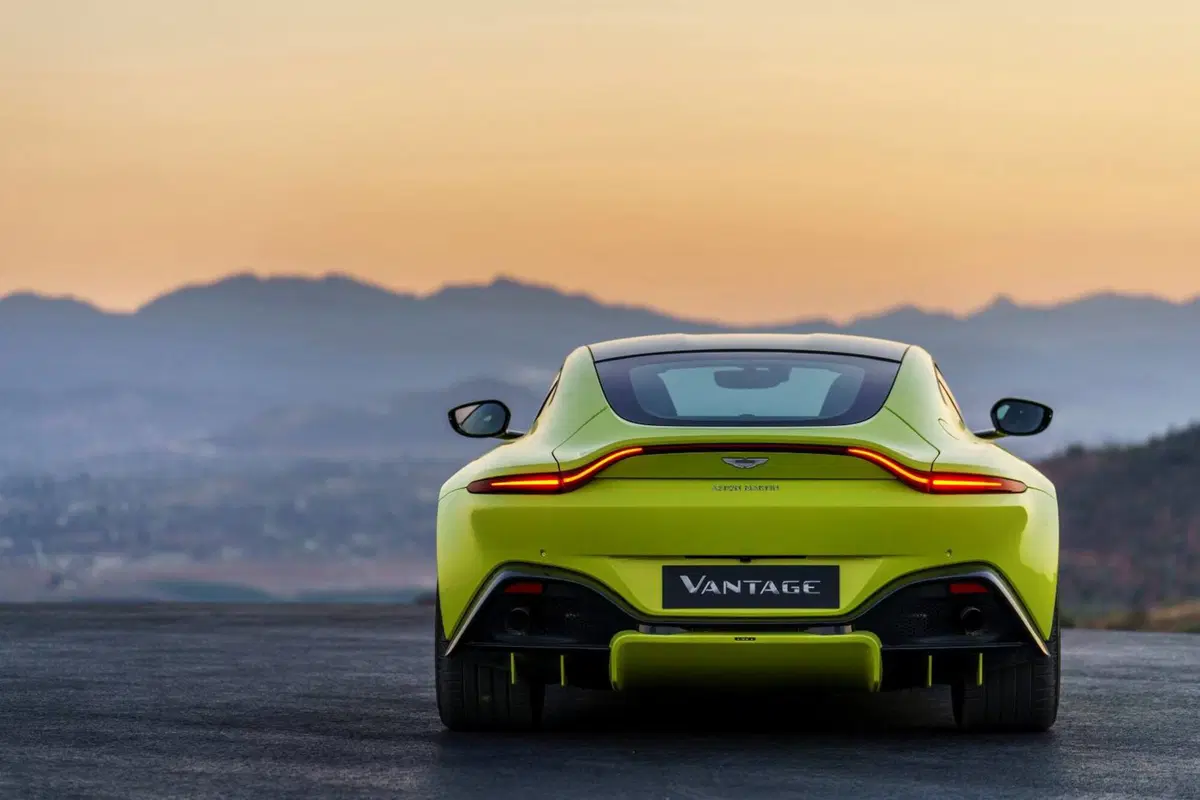Aston Martin Vantage ecco la nuova coupé inglese  (5)