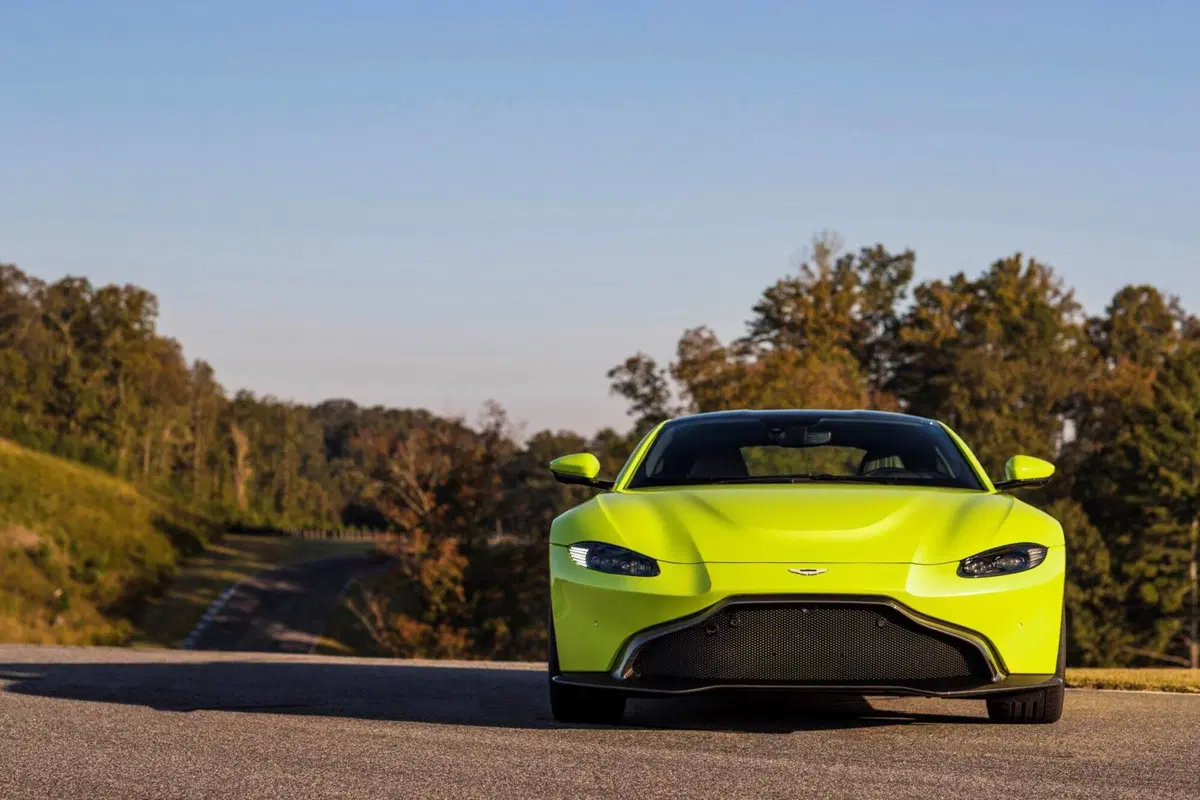 Aston Martin Vantage ecco la nuova coupé inglese  (8)