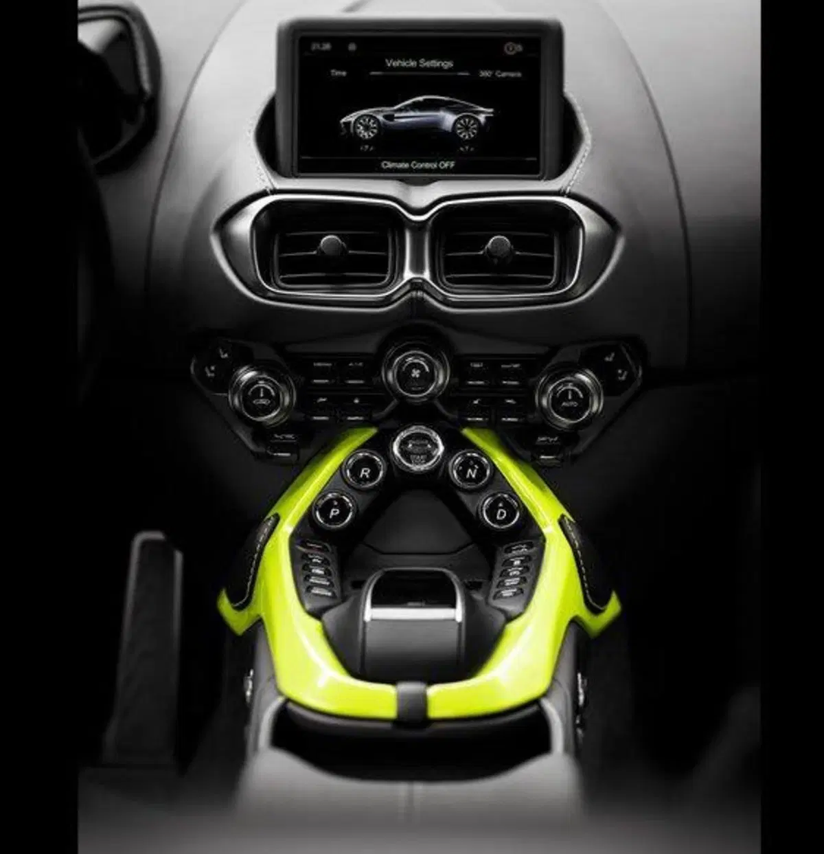 Aston Martin Vantage ecco la nuova coupé inglese  (11)