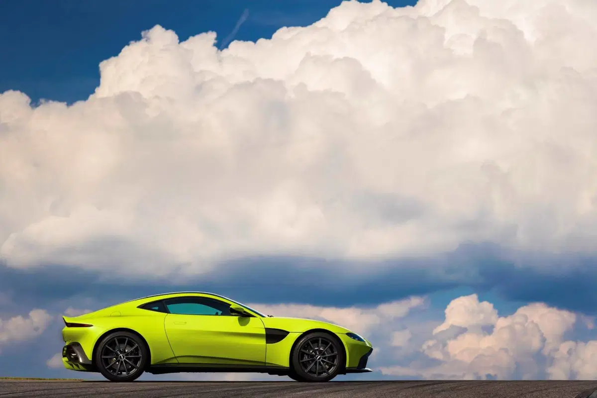 Aston Martin Vantage ecco la nuova coupé inglese  (14)