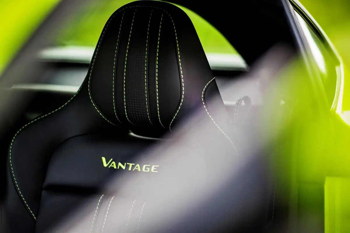 Aston Martin Vantage ecco la nuova coupé inglese  (17)