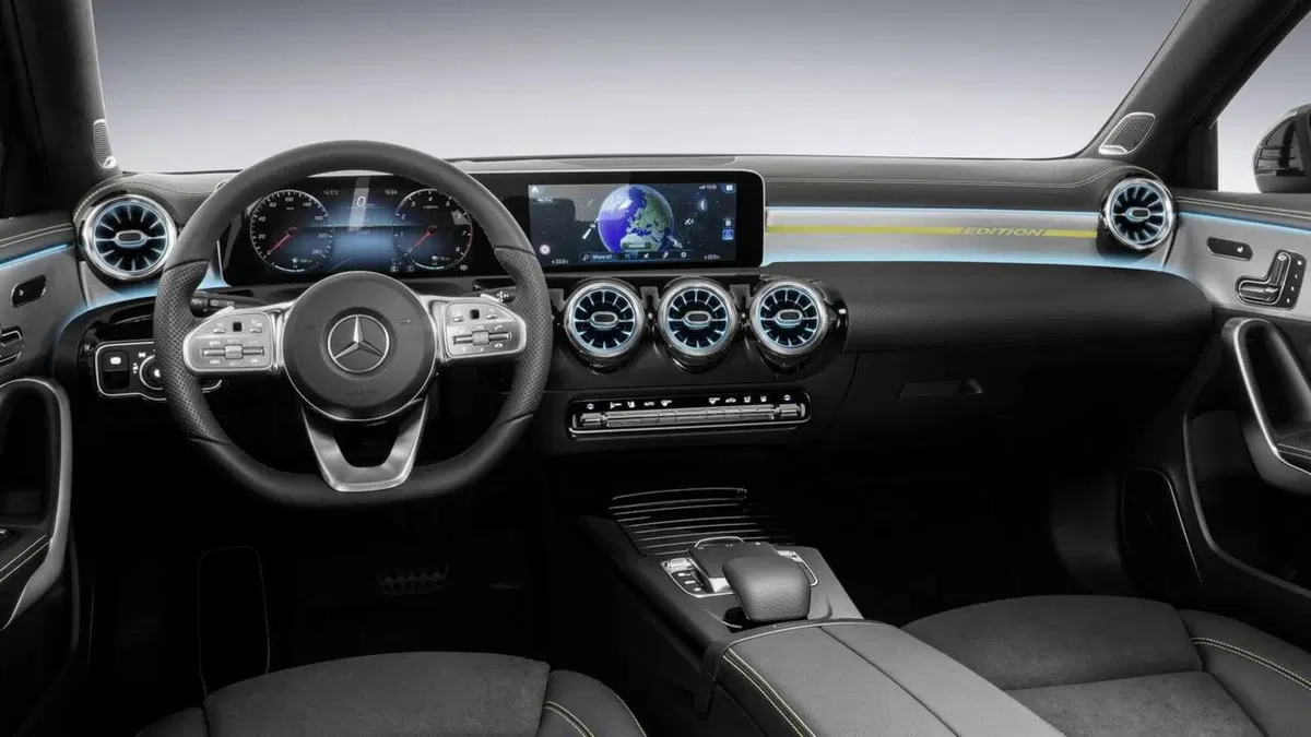 Mercedes Classe A, le foto degli interni (2)