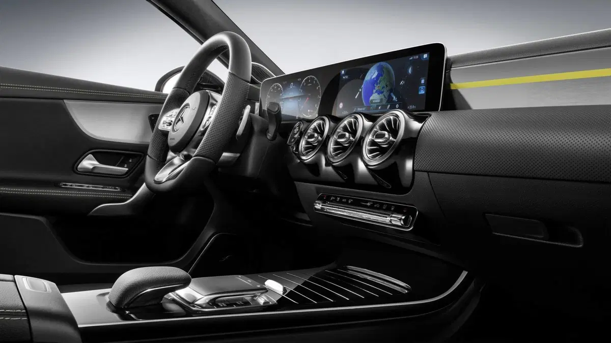 Mercedes Classe A, le foto degli interni (6)