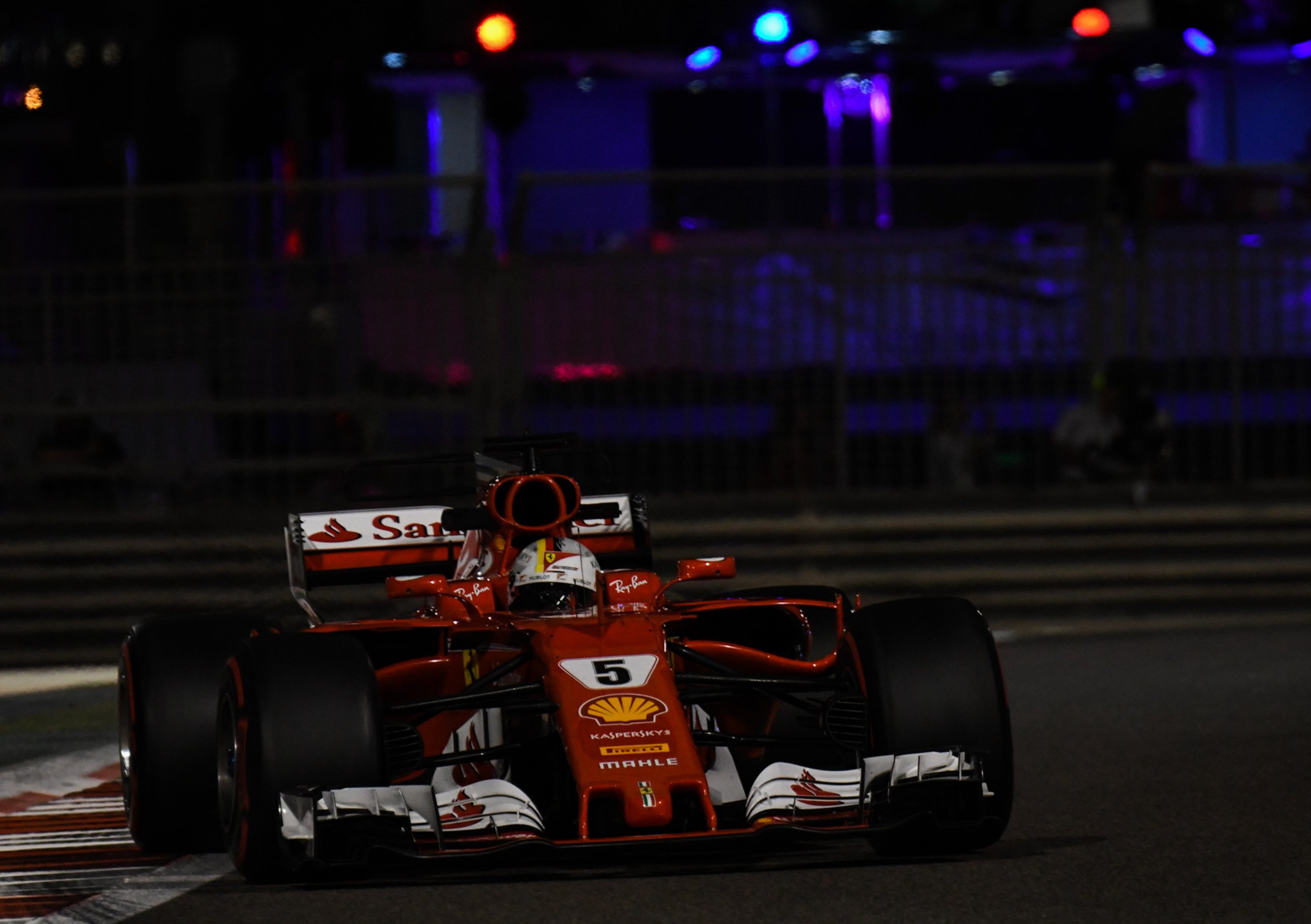 F1, GP Abu Dhabi 2017, Vettel: &laquo;Peccato essere cos&igrave; indietro&raquo;