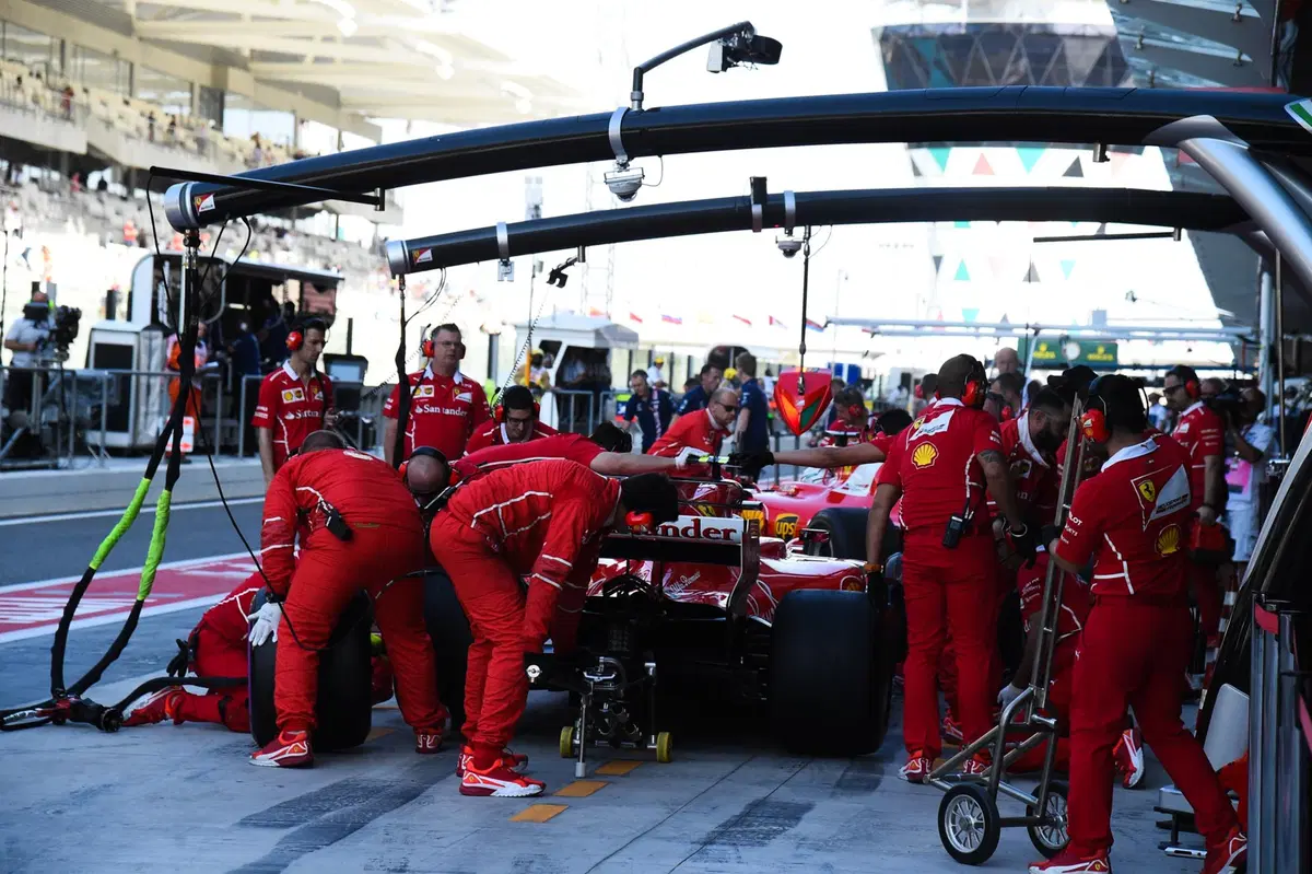 F1, GP Abu Dhabi 2017: pole per Bottas. Terzo Vettel (4)