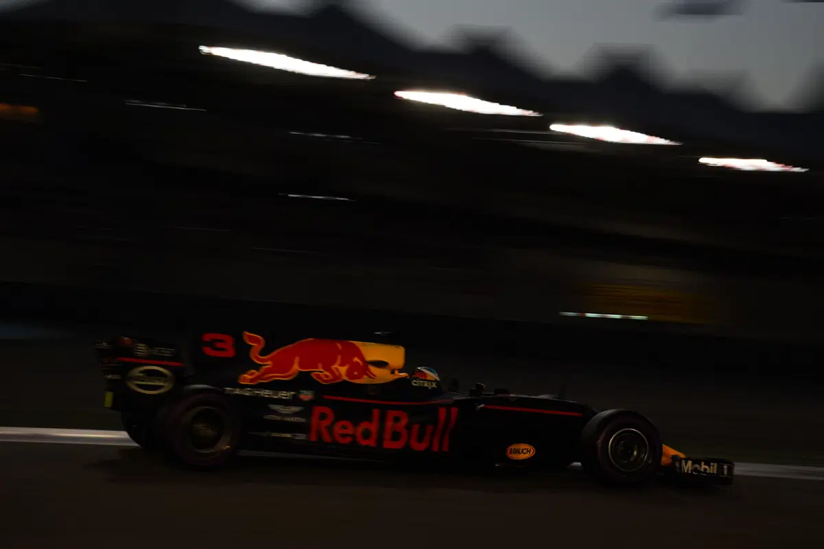 F1, GP Abu Dhabi 2017: pole per Bottas. Terzo Vettel (6)