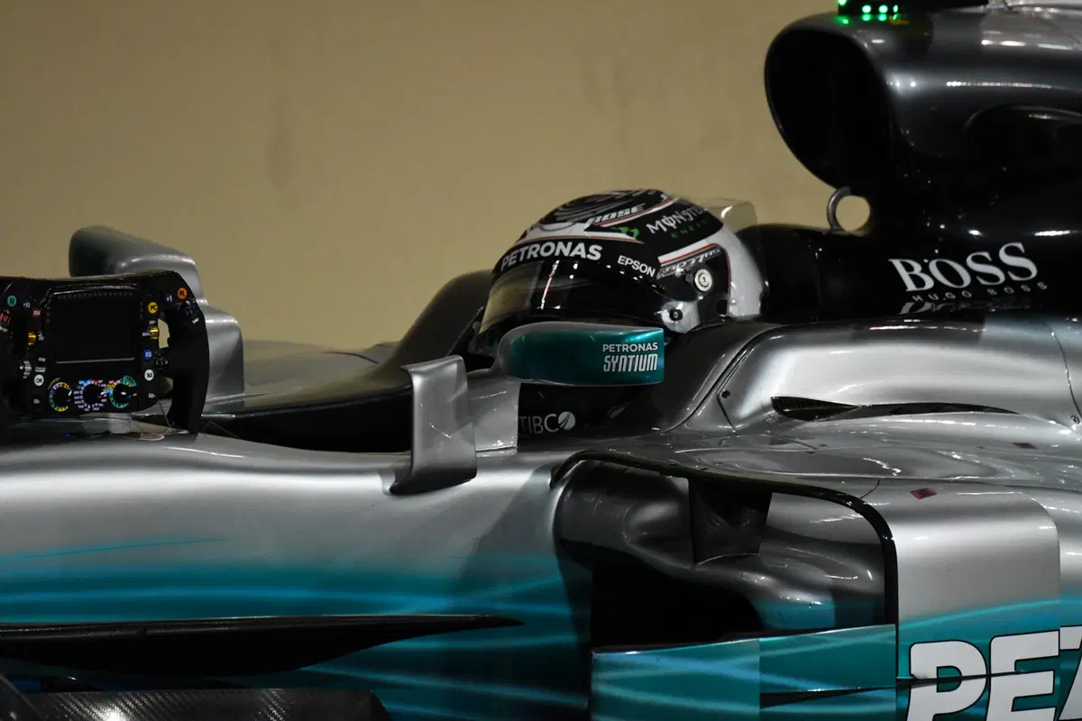 F1, GP Abu Dhabi 2017: pole per Bottas. Terzo Vettel (13)