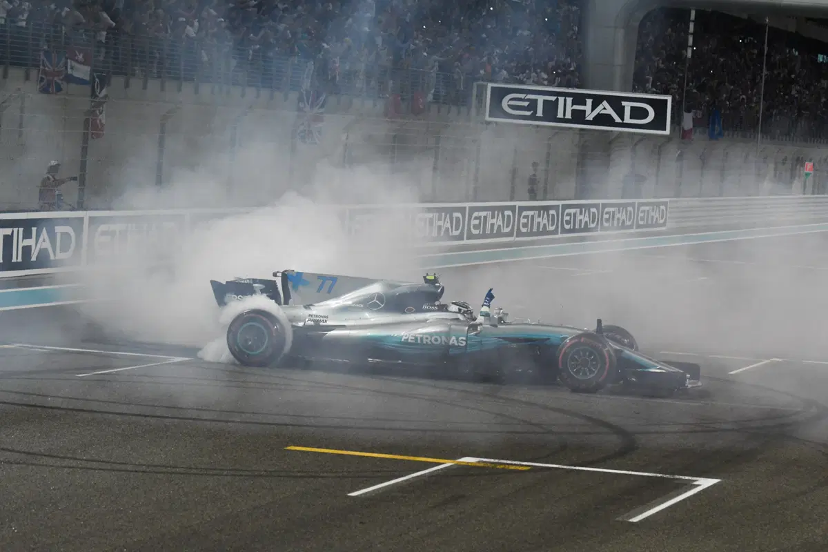 F1, GP Abu Dhabi 2017: vince Bottas. Terzo Vettel (37)