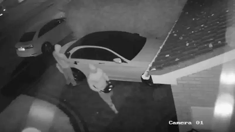 Apertura keyless? L'auto si pu&ograve; rubare in 1 minuto [Video]