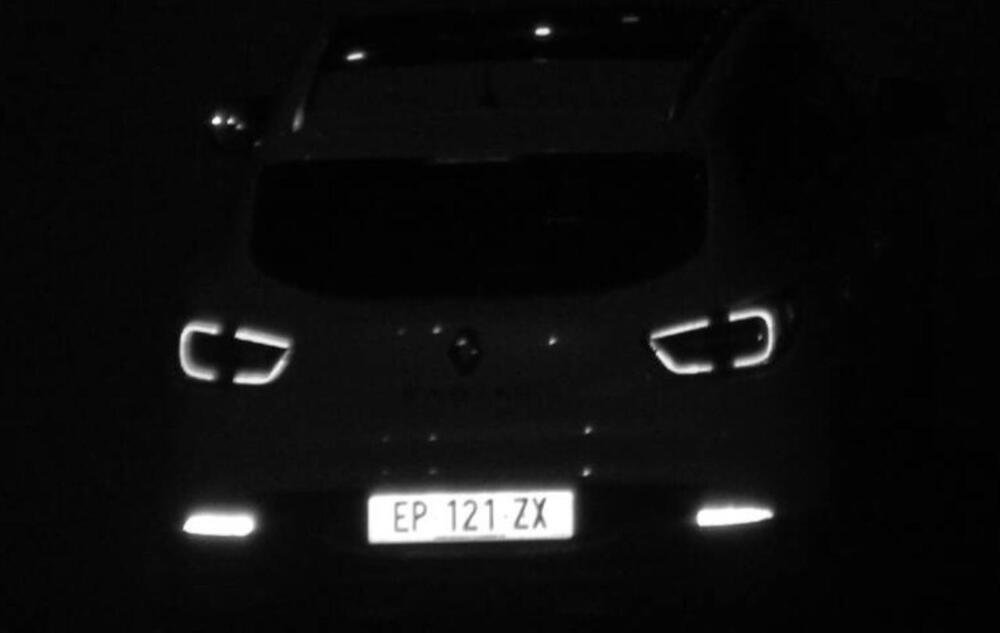 Questa &egrave; la targa straniera (albanese?) della vettura - una Renault - che ha commesso le infrazioni rilevate nel sottopasso di Meda