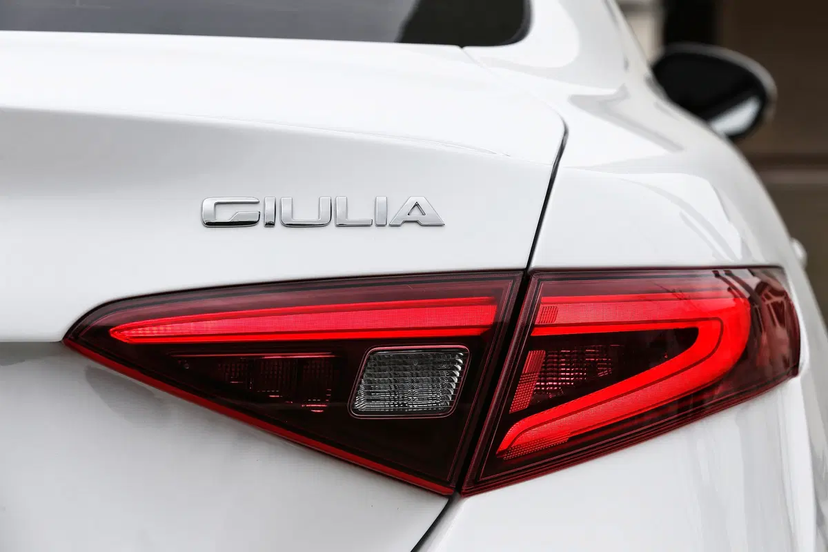 Alfa Romeo Giulia diesel 2.2 180 CV [Video Prime Impressioni] (9)