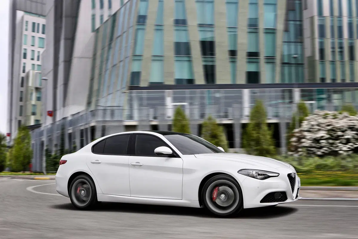 Alfa Romeo Giulia diesel 2.2 180 CV [Video Prime Impressioni] (16)