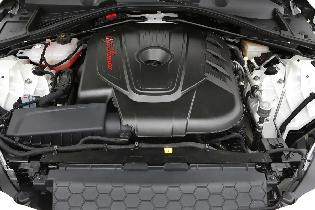Alfa Romeo Giulia diesel 2.2 180 CV [Video Prime Impressioni] (24)
