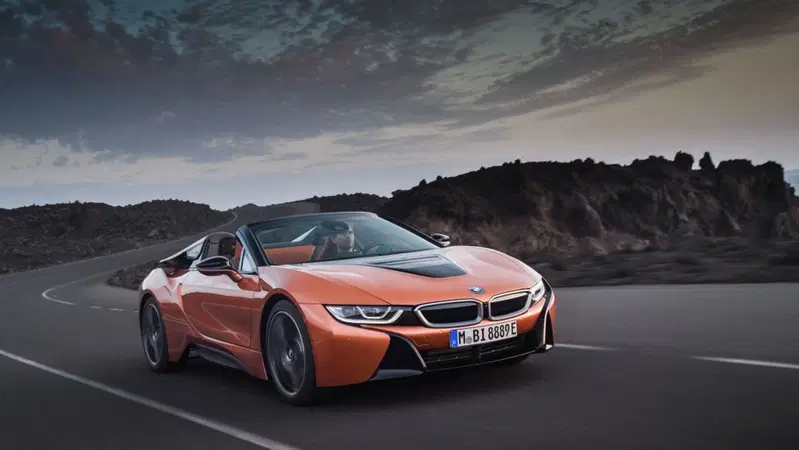 BMW i8 Roadster, l'ibrida ora &egrave; scoperta