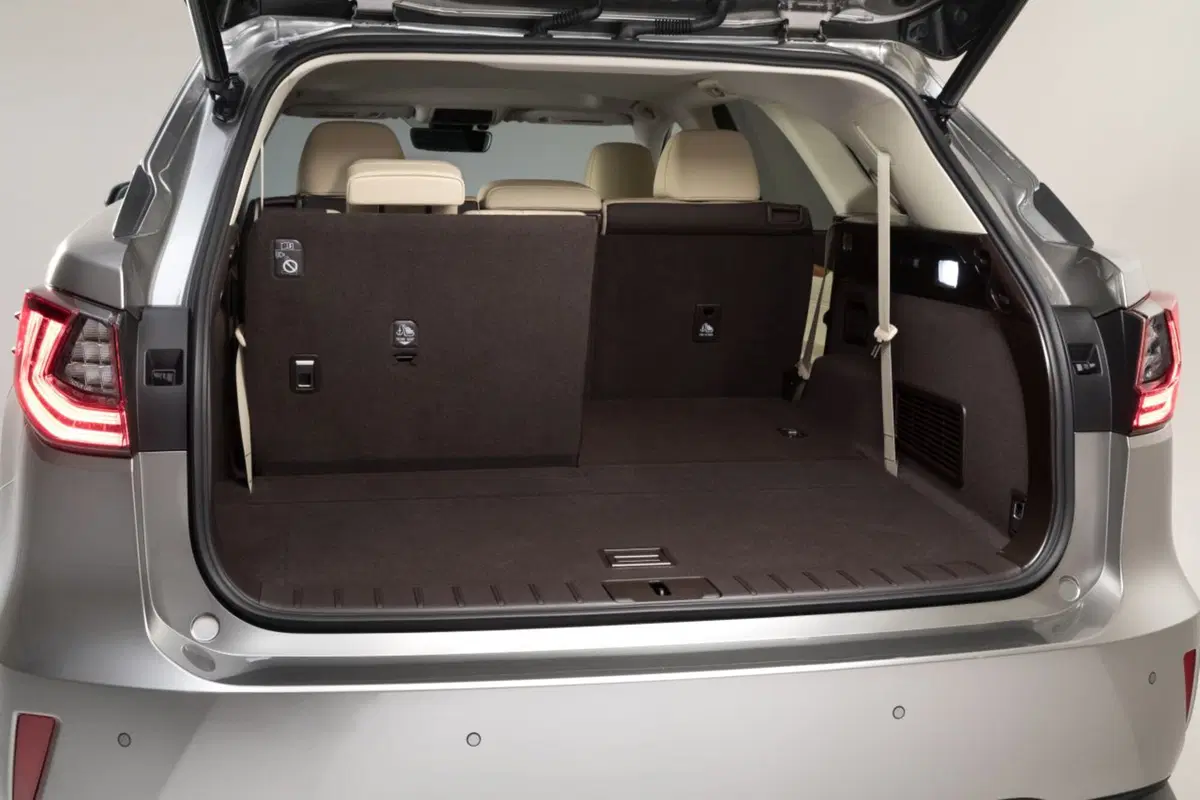 Lexus RX L, il SUV ora anche a 7 posti (7)