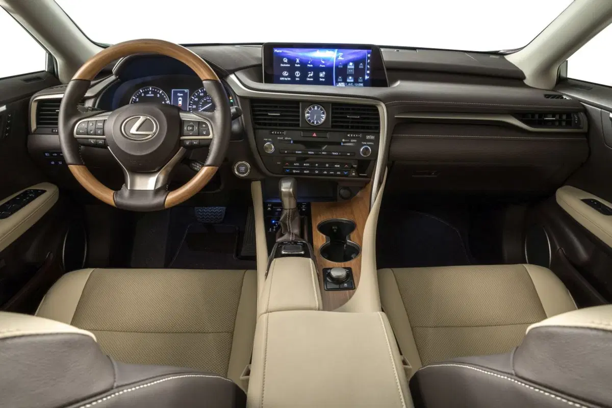 Lexus RX L, il SUV ora anche a 7 posti (12)