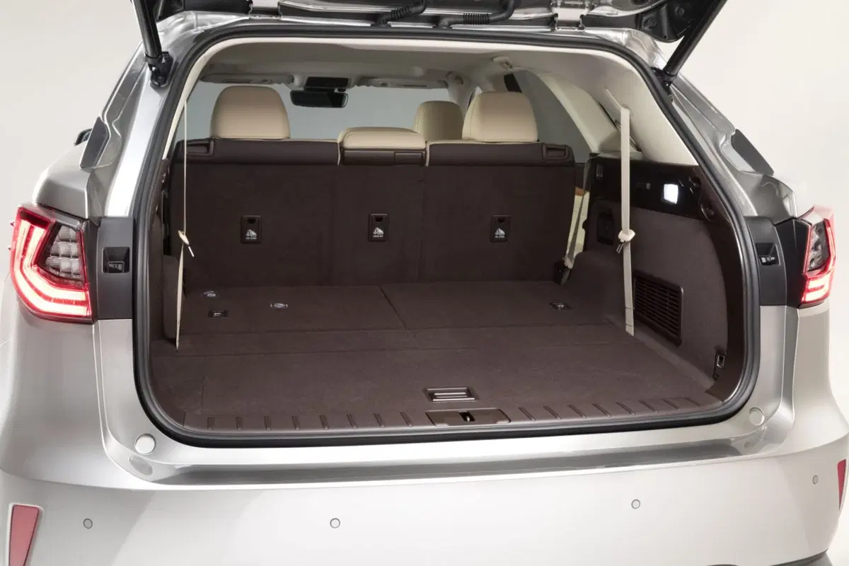 Lexus RX L, il SUV ora anche a 7 posti (8)