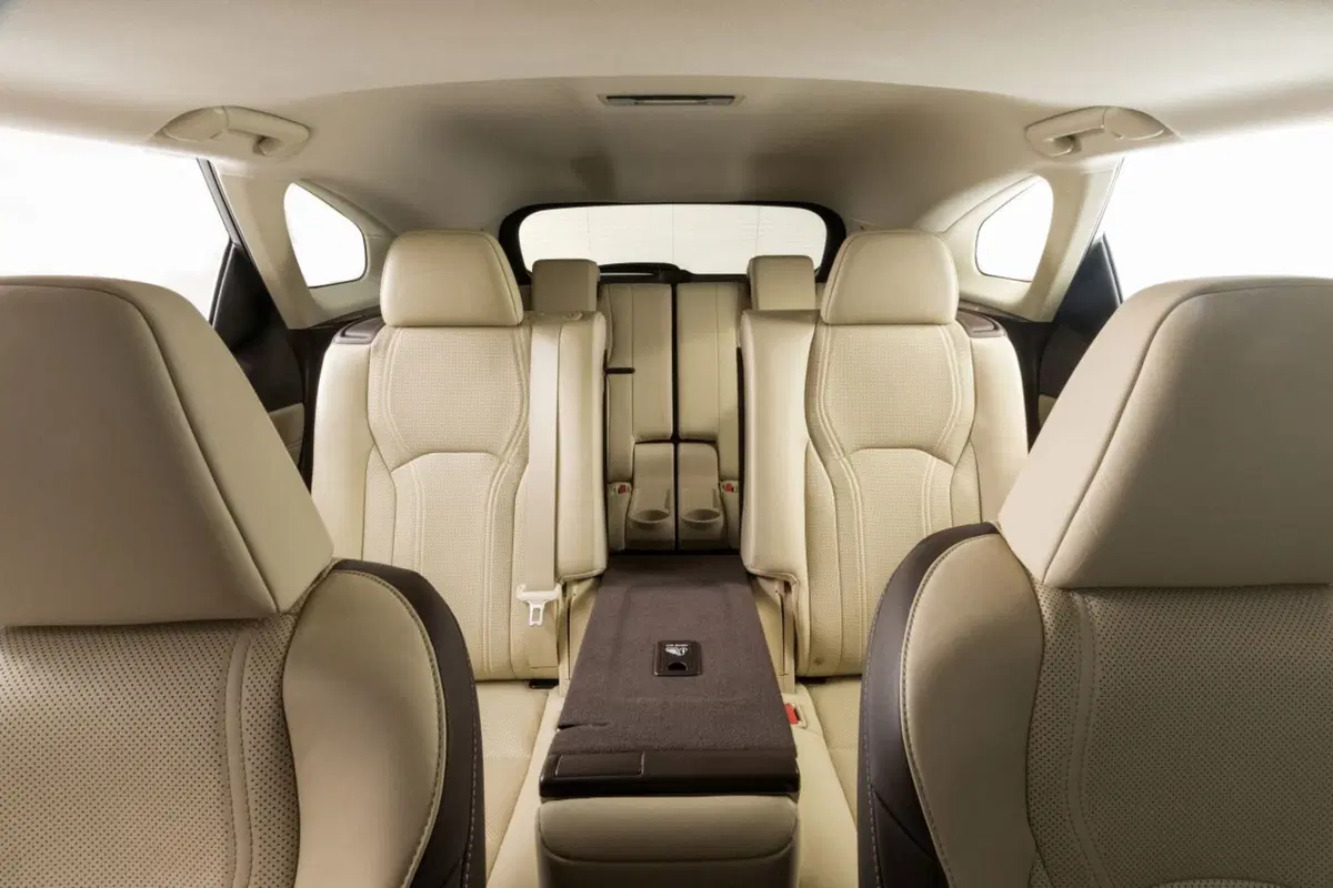 Lexus RX L, il SUV ora anche a 7 posti (5)