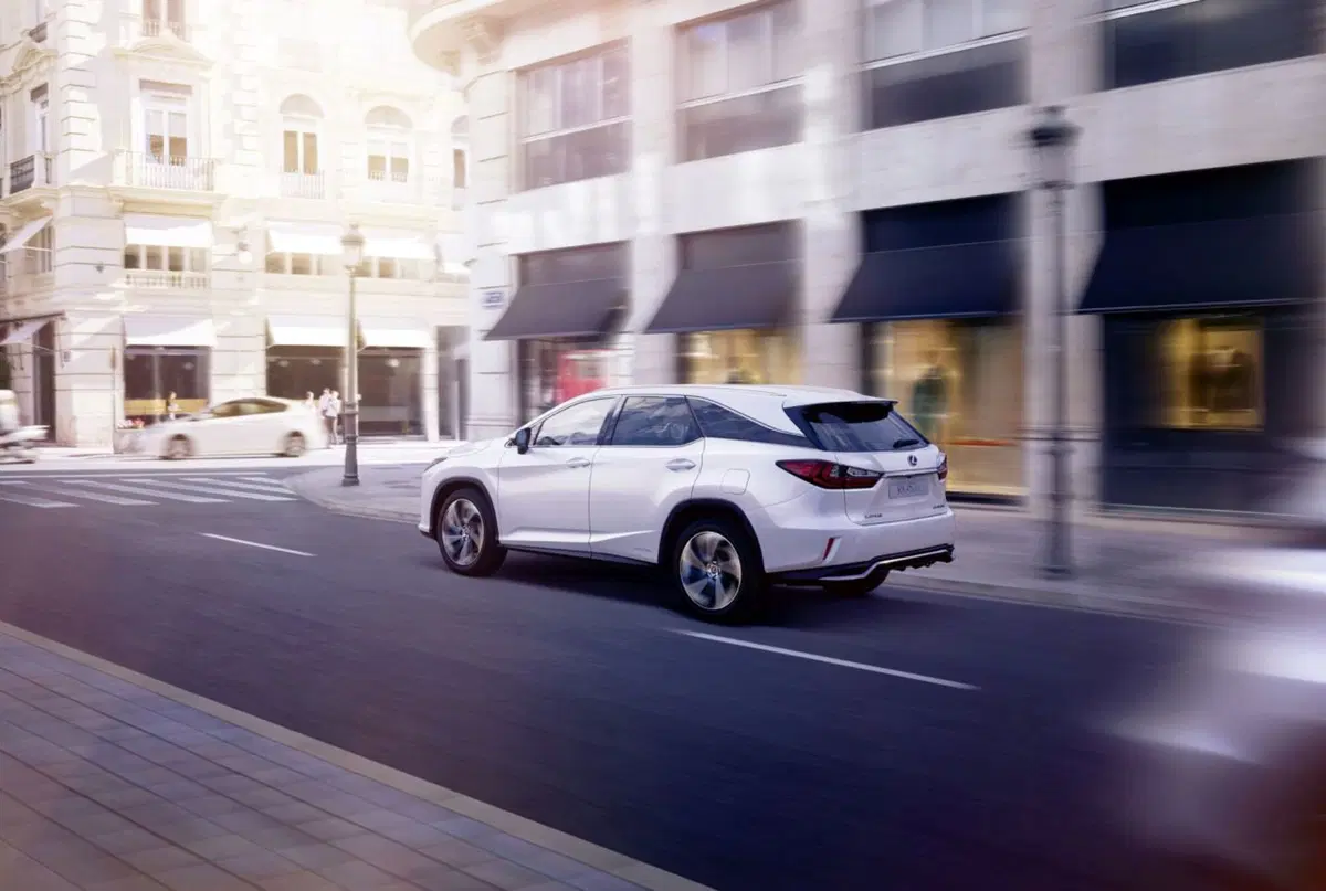Lexus RX L, il SUV ora anche a 7 posti (2)