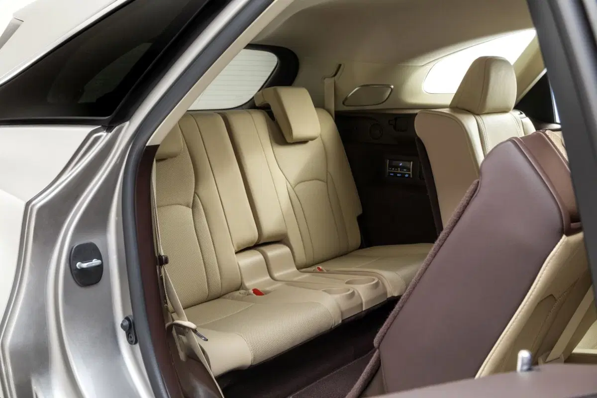 Lexus RX L, il SUV ora anche a 7 posti (4)