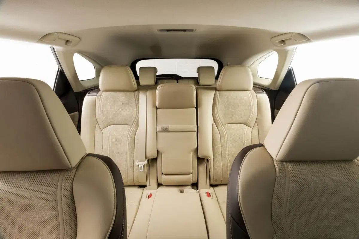 Lexus RX L, il SUV ora anche a 7 posti (11)