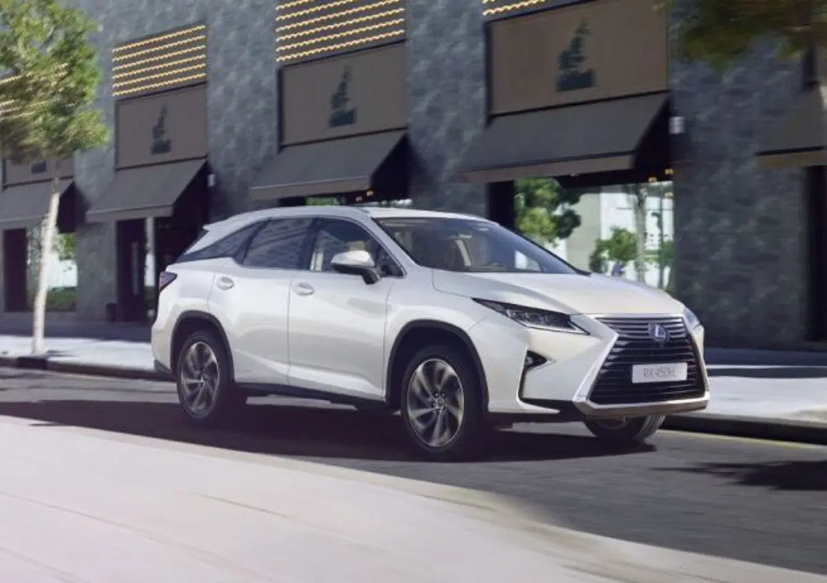 Lexus RX L, il SUV ora anche a 7 posti