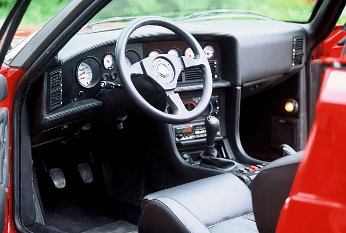 Cinque lustri fa, Confronto: ES30 Vs E30, ovvero Alfa Romeo SZ Vs BMW M3