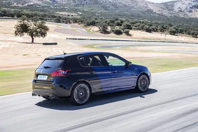 Peugeot 308 GTi by Peugeot Sport '18: stile "restyling" e 270 cv superveloci, anche in pista [Video]