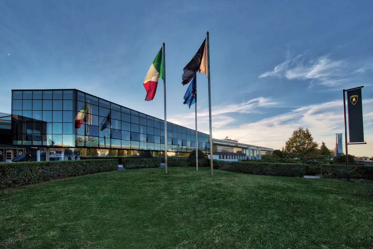 Lamborghini, viaggio nella super factory di Sant'Agata dove nasce il SUV Urus (2)