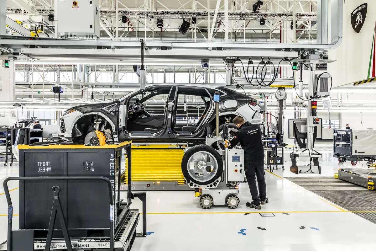 Lamborghini, viaggio nella super factory di Sant'Agata dove nasce il SUV Urus (21)