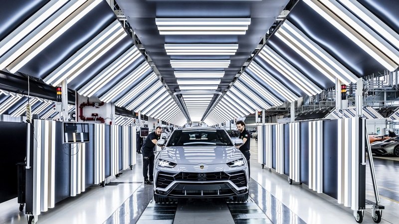 Lamborghini, viaggio nella super factory di Sant&#039;Agata dove nasce il SUV Urus [Video]