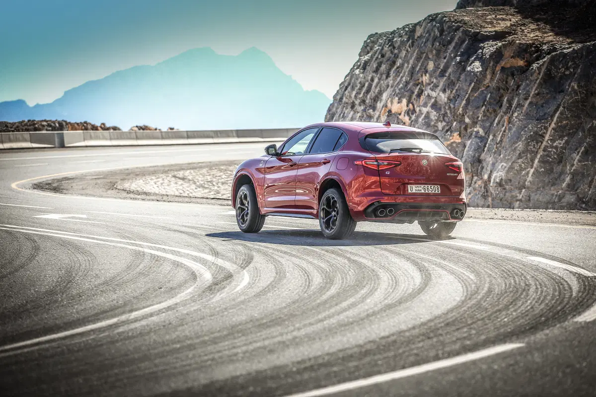 Alfa Romeo Stelvio Quadrifoglio, un diavolo [Video] (7)