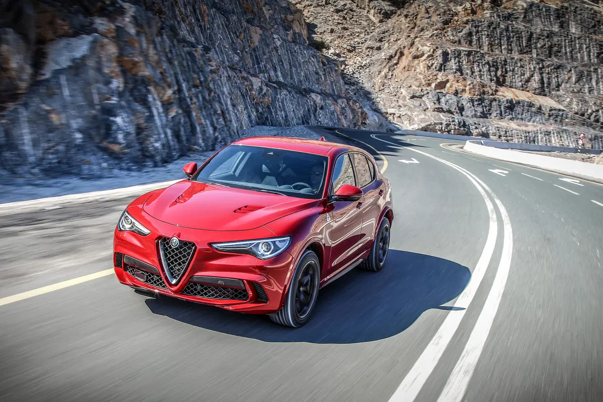 Alfa Romeo Stelvio Quadrifoglio, un diavolo [Video] (8)