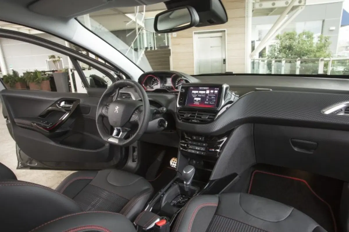 Peugeot 2008 Black Matt, ecco la nuova top di gamma (8)